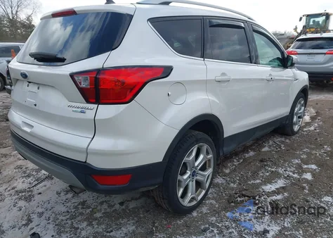 2019 Ford Escape Titanium z USA, uszkodzony, nr VIN 1FMCU9J95KUA81068